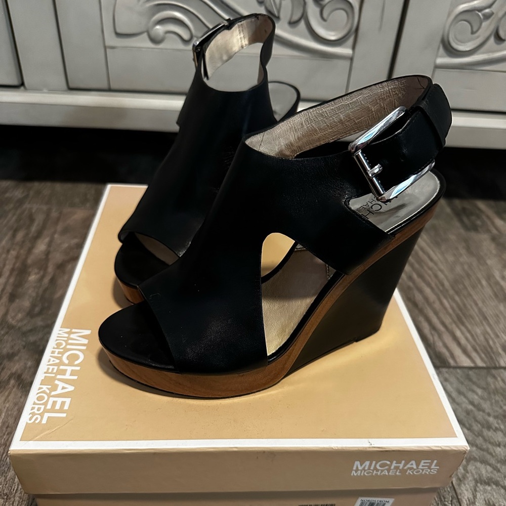 Michael Kors Josephine wedge sandals sz 7